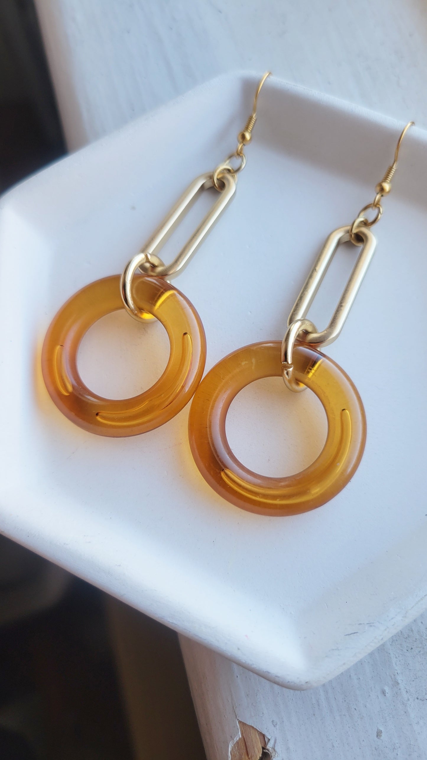 CARAMELIZED LUCITE CIRCLES