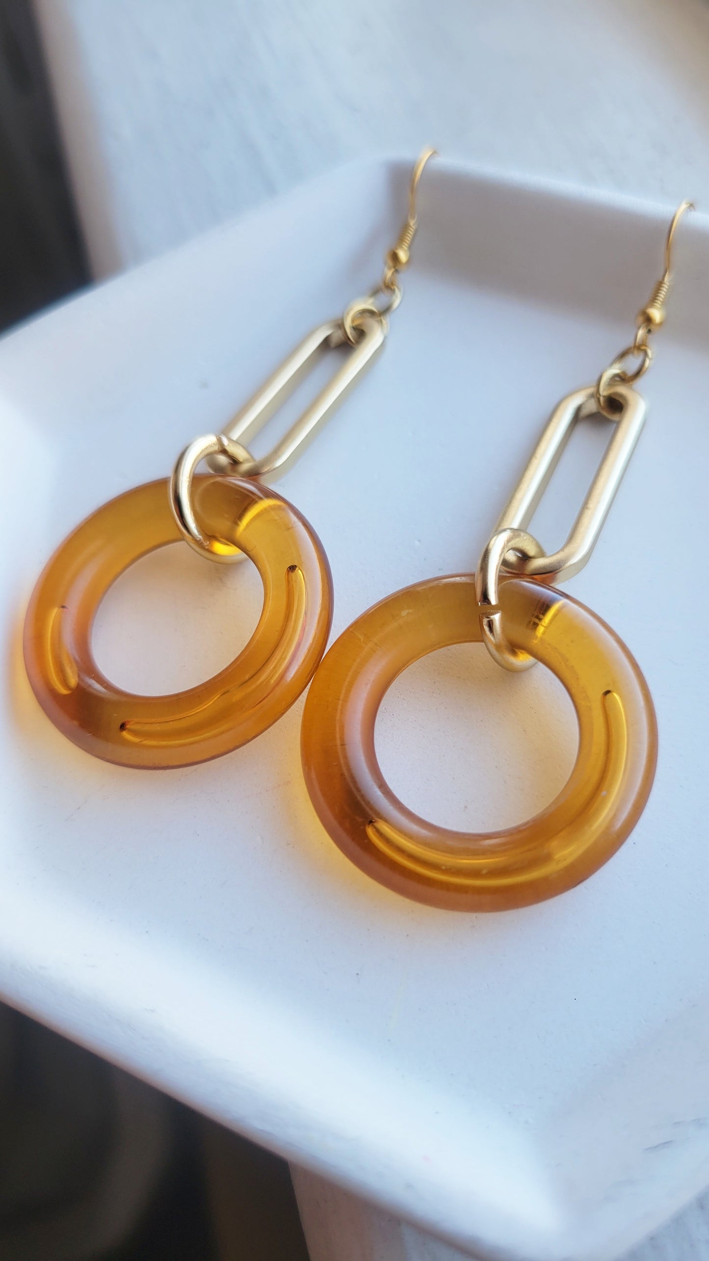 CARAMELIZED LUCITE CIRCLES