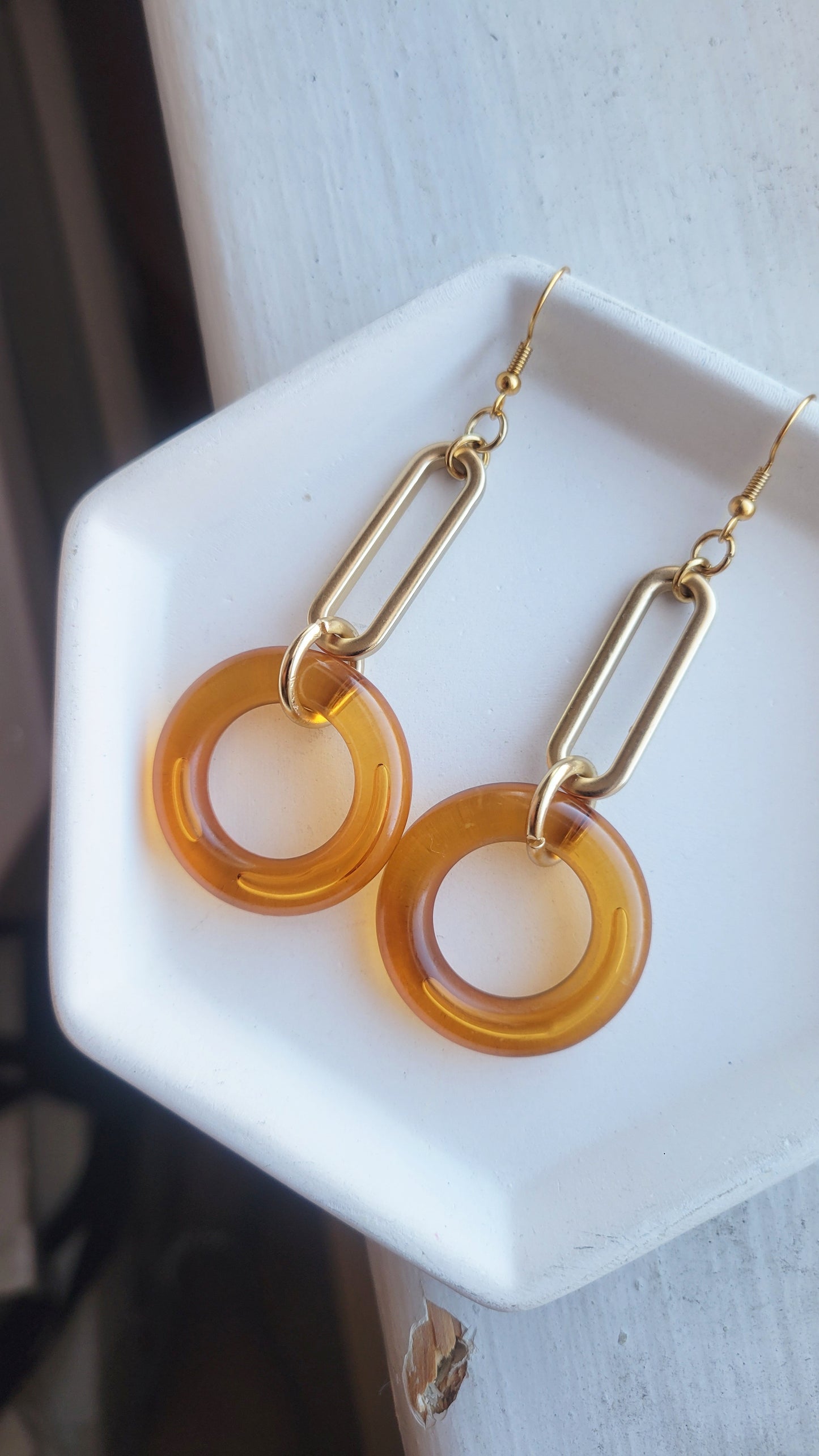 CARAMELIZED LUCITE CIRCLES