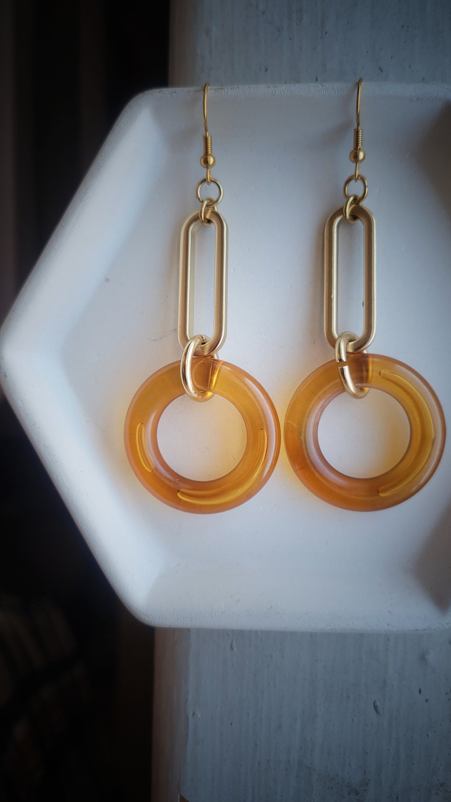 CARAMELIZED LUCITE CIRCLES