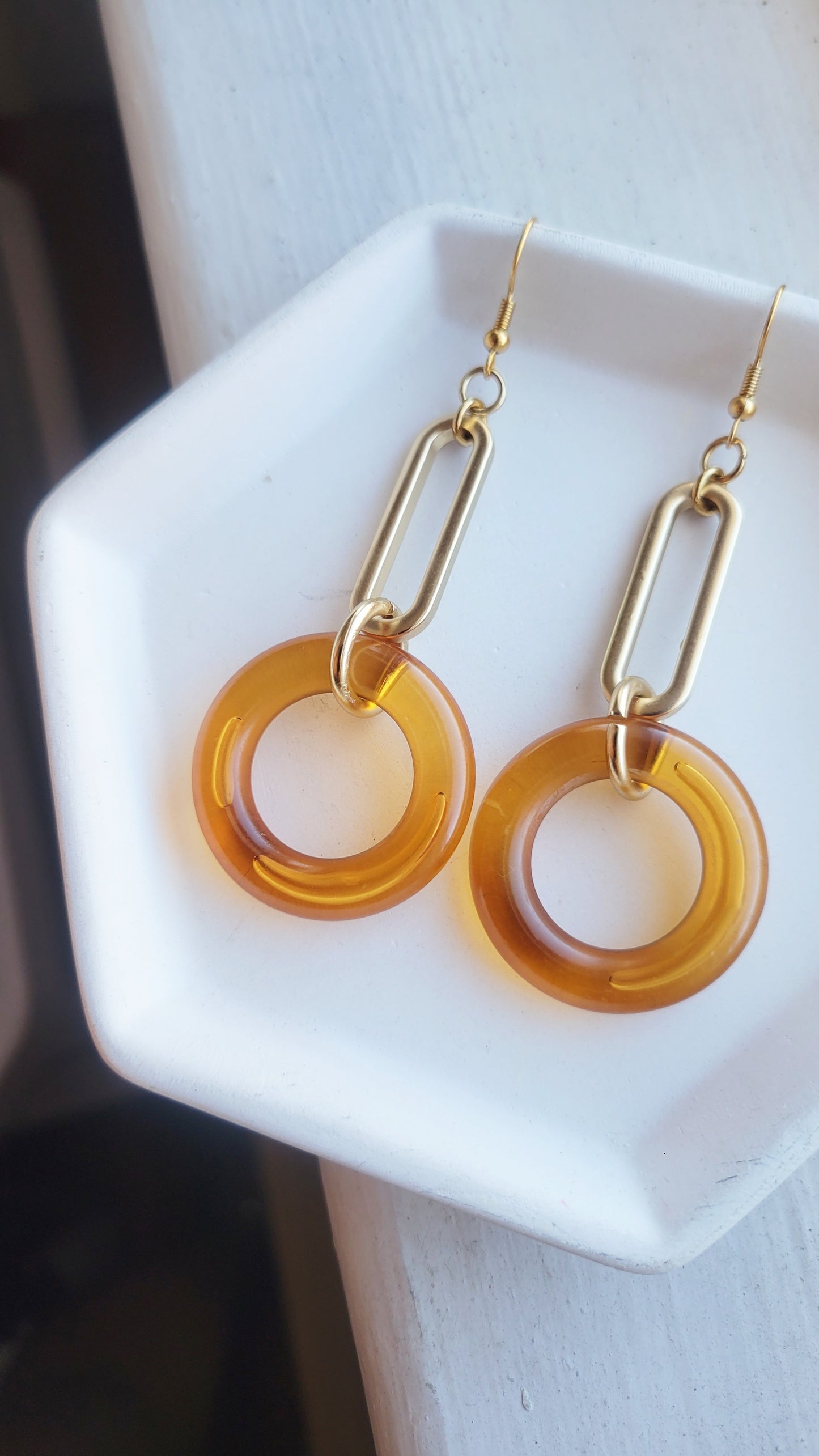 CARAMELIZED LUCITE CIRCLES